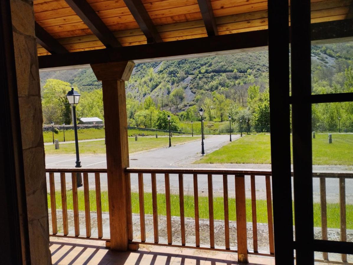 Camping La Zarapica - Palacios Del Sil Extérieur photo